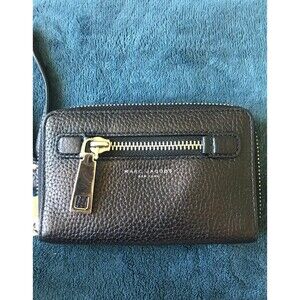 Marc Jacobs wristlet zippy wallet
